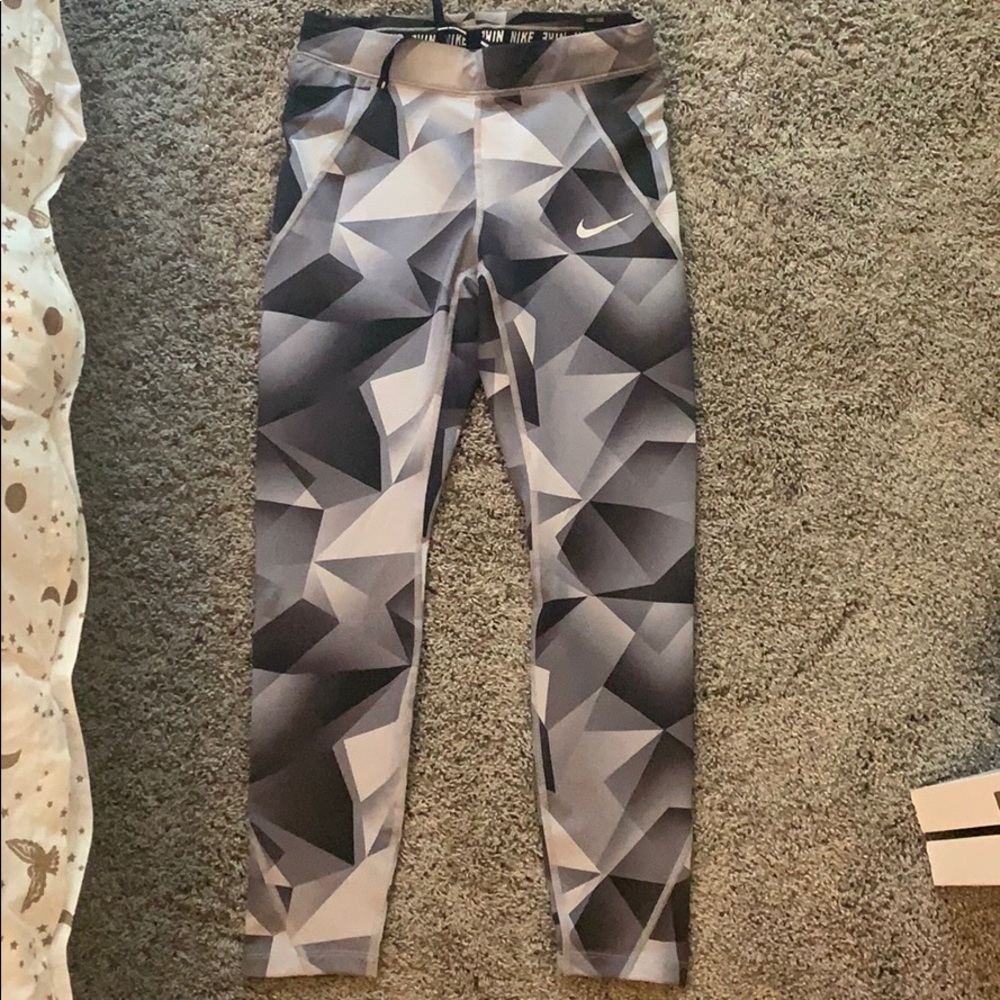 Nike Speed Tight Fit Leggings